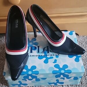 Vintage Splash Black Pointed Toe Stiletto Pumps with Red and White Stripe rim